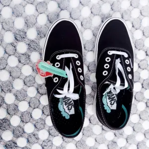 Vans sneakers for teens color black size 4.5